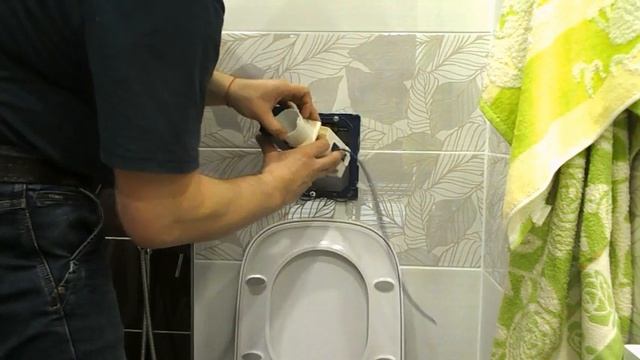 Инсталляция GROHE а чаша выбрызгивает. GROHE installation and the bowl sprays.