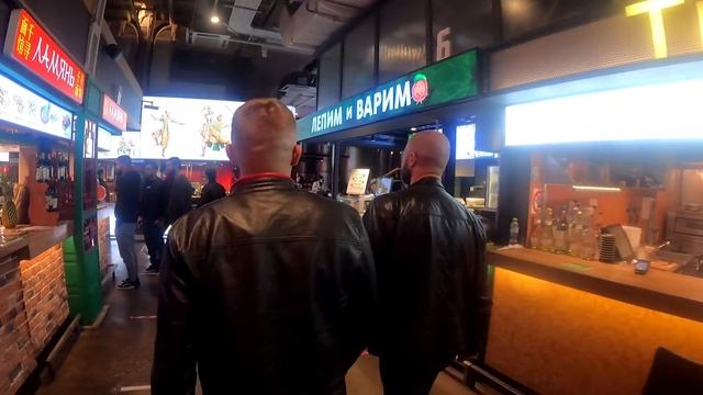 ПРОБУЕМ ШАУРМУ АМИРАНА.ПОПАЛИ В КВЕСТ.ДЕНЬ ГОРОДА В МОСКВЕ.ОРЛОВЕЦ смотреть онлайн