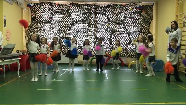 Весёлый танец для пап "Папа дома" смотреть онлайн