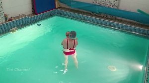 VLOG? ПРИВЕЗЛИ ТИМА ПЕРВЫЙ РАЗ В ДЕТСКИЙ БАССЕЙН?♀️ УЧИМ ПЛАВАТЬ РЕБЁНКА С ТРЕНЕРОМ В 6 МЕСЯЦЕВ?