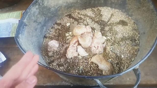 Кормление кур зимой.