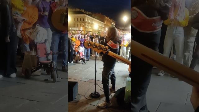 Глеб Васильев и группа Шумные соседи выступают на Невском проспекте в Санкт-Петербурге!!! смотреть онлайн