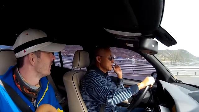 Чувак на мерсе помог мне сменить точку смотреть онлайн