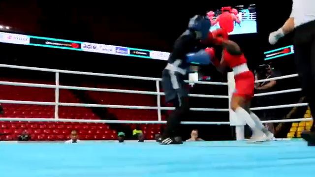 Ramla Ali of Somalia in red vs Africa Games lightweight champion from Tunisia Moulahi Khouloud смотреть онлайн