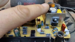 Видеоотчет.Зарядное устройство BOSCH 18 вольт ремонт с перемоткой трансформатора.