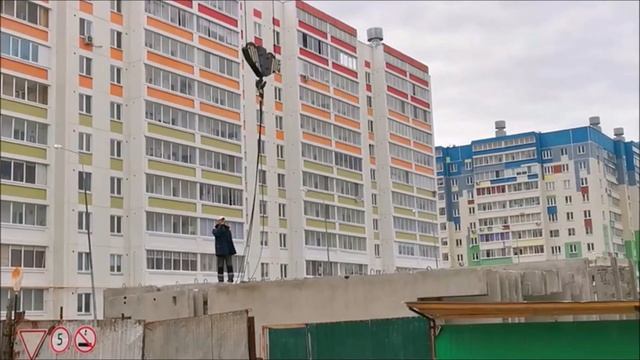 Работа крана. Башенный кран КБ 405. Злой стропальщик смотреть онлайн