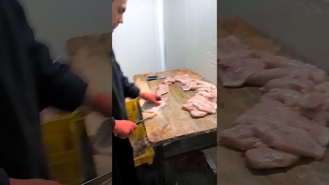 Разделка курятины. Изготовление полуфабрикатов. Нарезка лангета из филе. Для служебного пользования