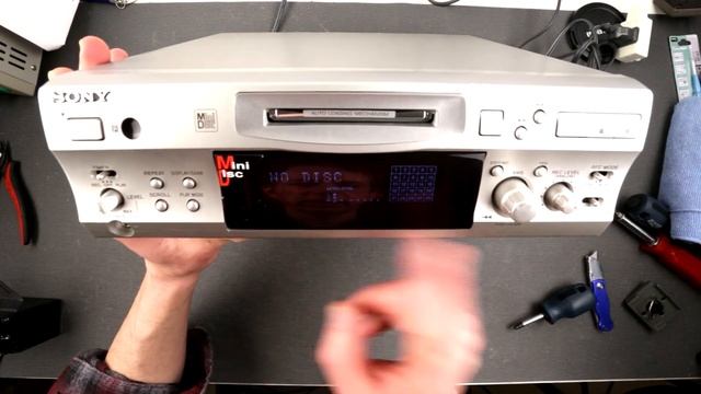 MiniDisc deck Sony MDS-S707 repair - Part 1 смотреть онлайн