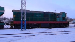Тепловоз ЧМЭ3Т-6312 толкает вагоны-хопперы на КХП №1