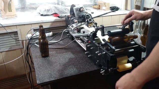 Полуавтоматический этикетировщик с датером  Двухсторонняя поклейка