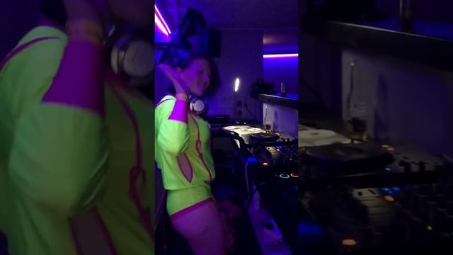 Full Stomp 2-Missy J. 2 смотреть онлайн