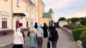 Радуйся радосте наша покрий нас від всякого зла честним Твоїм омофором?