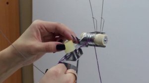 BROTHER KH588. Как заправить нить в устройство нитеподачи. Threading the yarn tension unit.
