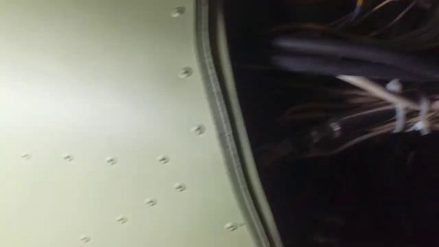 Подключил всю электрику в самолёте, осталось запустить двигатель смотреть онлайн