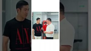 Казахстанский блогер оплатил кредиты прохожим
