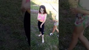 Танец под песню " я б уплыла в океан, сшила красный сарафан"