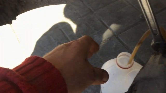 Опель Омега Б . Замена тормозной жидкости и что можно выявить в этот момент .... смотреть онлайн