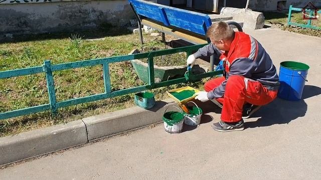Покраска ограждения.
