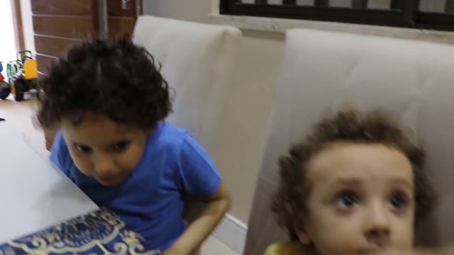 CADU FINGE BRINCAR DE BABÁ COM CAIO Taking Care of Baby смотреть онлайн