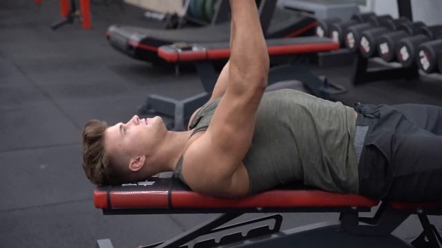 Техника выполнения: жим штанги от груди и разведение с гантелями смотреть онлайн