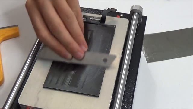 Копия видео "Ремонт Iphone 6 plus замена стекла на OCA пленки" смотреть онлайн