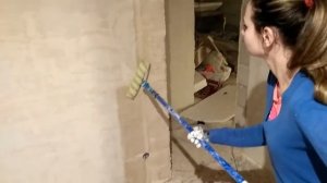 ГРУНТОВКА! КОГДА ГРУНТОВАТЬ СТЕНЫ? Подготовка к поклейке стеклохолста / стеклообоев