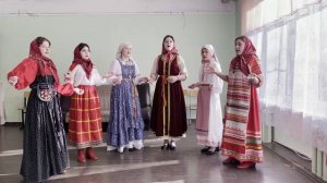 Фольклорный ансамбль "Травонька" - хороводная Белгородской области "Мимо моего садика" -