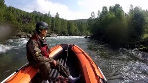 ПРОХОД ПОРОГА от ПЕРВОГО ЛИЦА на ЛЕГКОЙ ПВХ лодке и моторе. Большой Манский порог. От Флагман24