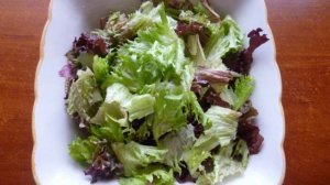 Салат с утиной грудкой и грушей