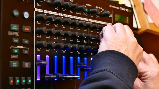 SANDPUPPY LIVE: PATIENCE (ROLAND TR-8S) LOTS OF LIVE TWEAKING. PLAY AS LOUD AS YOU CAN! смотреть онлайн