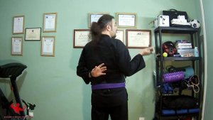Nunchaku lezione n°9: PRESA DIETRO LA SCHIENA INCROCIATA ?? БРАТЬ ЗА СПИНОЙ ПЕРЕКРЕСТЕН.mp4