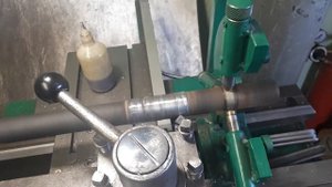 Токарный станок ИЖ1и611 работа с люнетом.