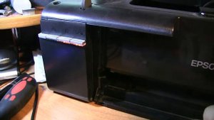 Epson p50 выбрасывает лоток с диском