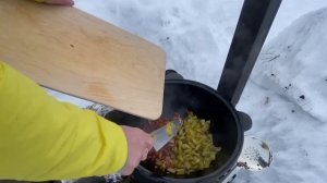 Солянка в казане на печи