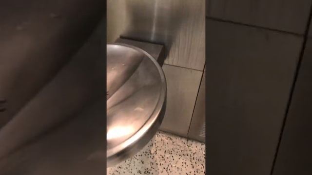 Fall edition of the international arrivals at Terminal E смотреть онлайн