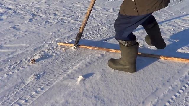 С дядей Толей ставим сети под лёд. И Дед всё об этом рассказывает. 1 часть