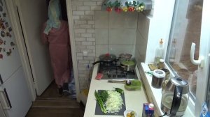 Утренний марафет, молодёжь осталась у нас, готовлю завтрак, салат и пюрешка, Шаповаловы влог, 27 12