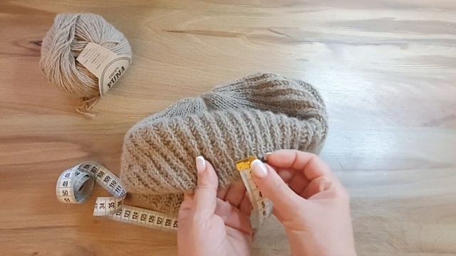 МК Объемный берет спицами на весну. Узор патентная резинка.