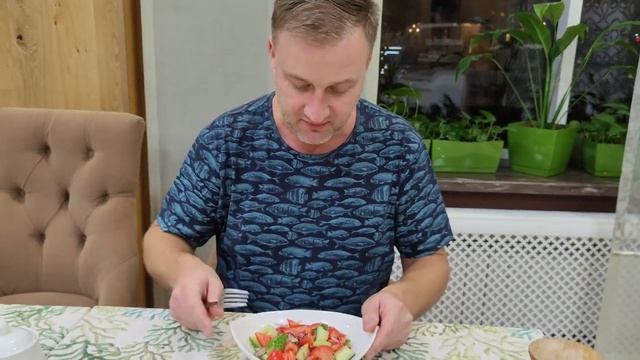 Едим верблюда и коня.