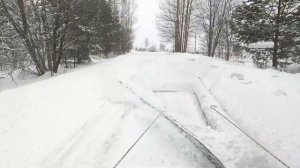 Сделал из старой покрышки и бревна снегоуборщик! Результат лучше чем спец техника.