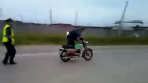 Приколы _ Funny _ как мотоцикл от мусоров угнал