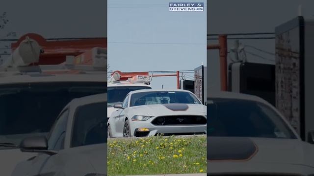Justin and Brian Show Off the New 2022 Ford Mustang Mach 1 смотреть онлайн