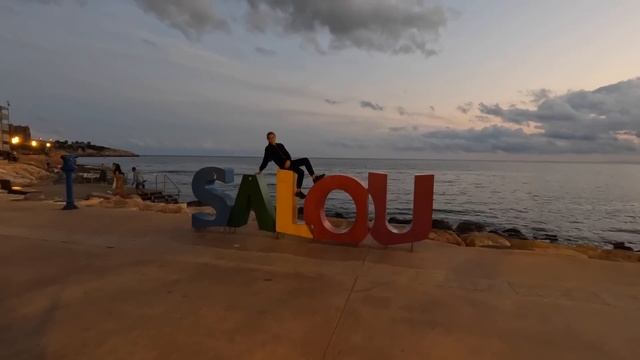 ВЫСАДИЛИ ИЗ АВТОБУСА! Набережная Салоу и Цены в ресторанах ИСПАНИИ. Очень дорогой проезд в автобусе смотреть онлайн