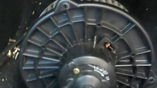 2001-2005 Mitsubishi Galant/End blower motor repair смотреть онлайн