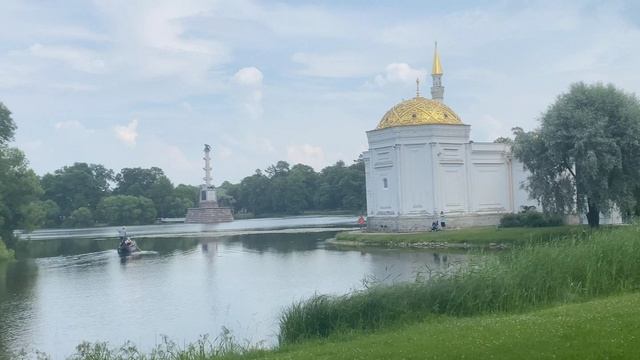 Гондола. А как называется дядя управляющий этой лодкой