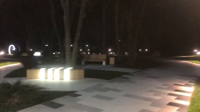 Обзор новой набережной в Кабардинке ночью.