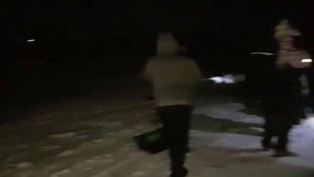 Рыбаки спасают задыхающуюся рыбу близ Косшы 2 смотреть онлайн