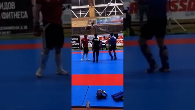 Грачев Роман заканчивает бой болевым приёмом на руку в финале Всероссийского турнира.