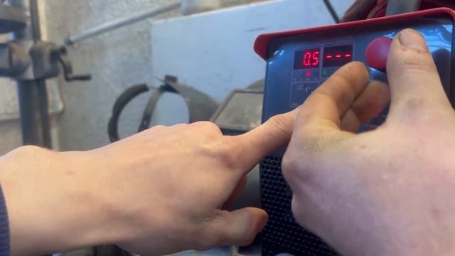 Техника в руках дикаря…Или как мы пробуем варить аргоном))) смотреть онлайн