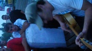 Даг на гитаре. Хорошая песня.